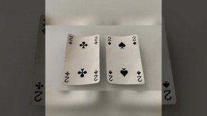 Фокус как прятать карту в руке.