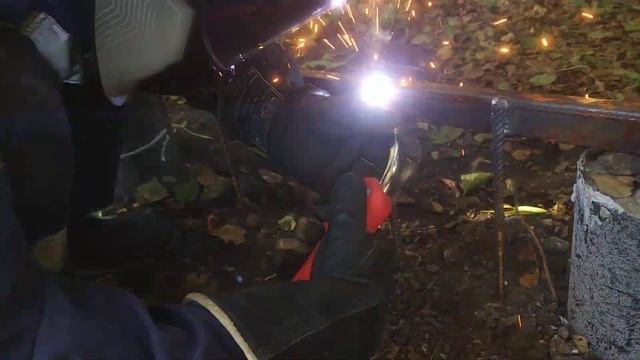 Сварка забора полуавтоматом на даче. FUBAG INMIG 200 SYN LCD. смотреть онлайн