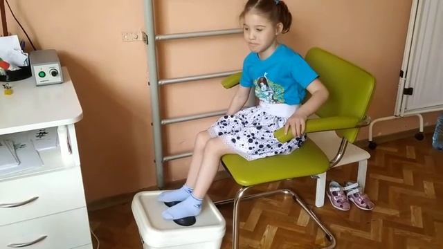МЕДИЦИНСКИЕ ПРОЦЕДУРЫ ДЛЯ ДЕТЕЙ ИНВАЛИДОВ  В  РЕАБИЛИТАЦИОННОМ  ЦЕНТРЕ  "ДЕТСТВО".