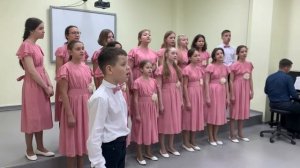 Хор средних классов “Crescendo”. Музыка Е.Крылатова, слова Ю. Яковлева «Колыбельная медведицы»