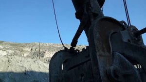 Механизм открывания днища ковша.