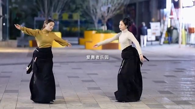 YONGJi &Baihe, beautiful and elegant Tibetan song and dance "Praise for Xiaquka"