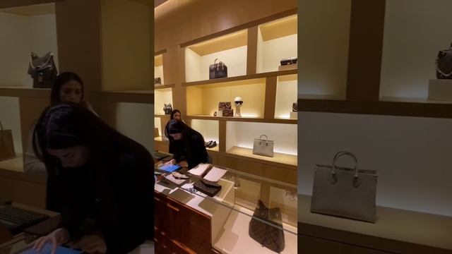 Покупаем кошелёк LOUIS VUITTON и отправляем в Москву