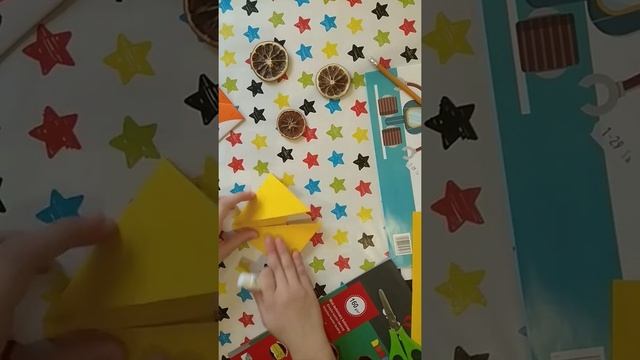 Аппликация из цветной бумаги