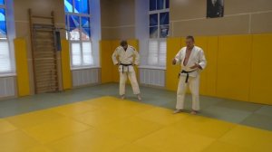 24. Самостраховка для всех, шаг за шагом-  страховка на бок после кувырка через плечо.