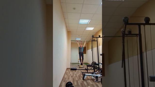 СУПЕР РЕКОРД! 175 подтягиваний за 1 подход с двумя лентами. Ветеран 45 лет. смотреть онлайн