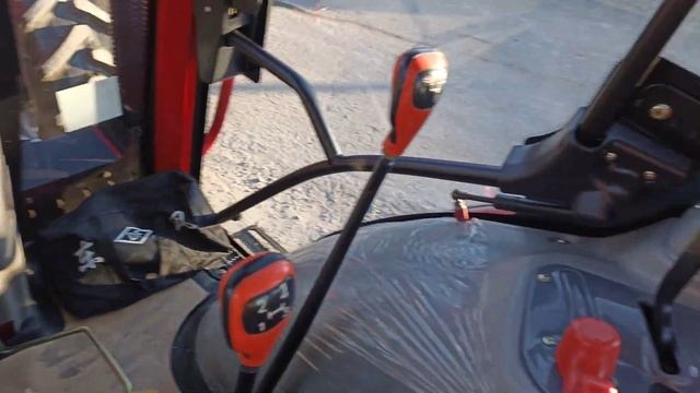 Обзор на крупный трактор для фермеров Dongfeng (Донгфенг) DF 1404 смотреть онлайн