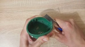 Как закрепить выпадающую розетку, сделай сам