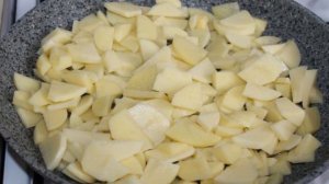 Жареный картофель с грибами и сыром