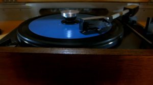 "О,песня звонкая!" (Дорогой длинною..)поет Рашид Бейбутов.