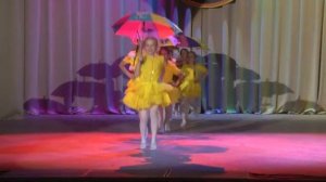 Танец с зонтиками "Прогулка под дождем"