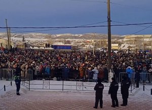 ОМОН задерживает митингующих в Уфе