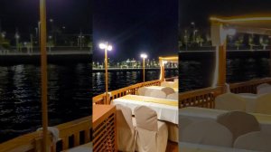 Ночная прогулка по Персидскому заливу в Дубае 🌉 ОАЭ 🇦🇪 #путешествие #дубай #оаэ