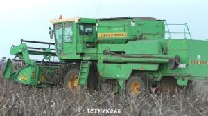 Комбайн Дон-1500Б молотит подсолнухи. Ноябрь 2022 год