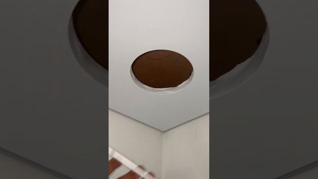Монтаж магнитной решетки вентиляции #натяжные_потолки #световыелинии #павлодар #аксу #магнитная