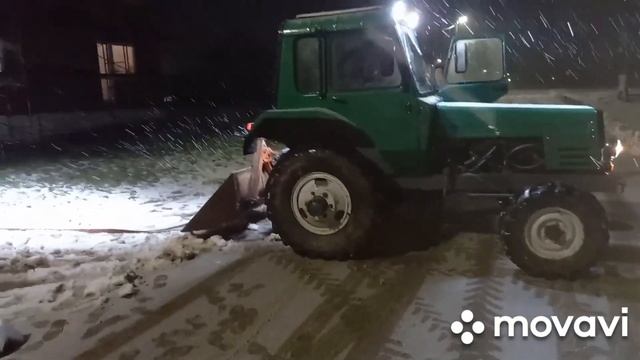 Взаимопомощь, помог выехать из грязи трактор мини мтз.