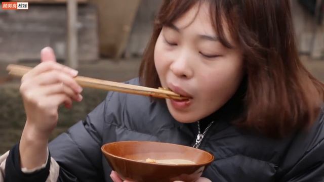 秋妹做川味烤魚，麻辣鮮香，和朋友邊吃邊喝酒，實在太過癮了！ 【顏美食】 смотреть онлайн