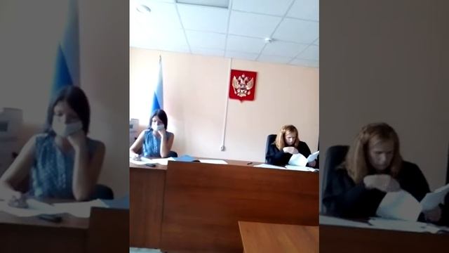 Беспредел судьи  спать легла за столом глаза закатывала полное неуважение к людям