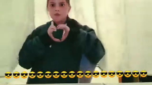 Клип под песню Саши Спилберг лишние движение,думаю что вам будет интересно смотреть онлайн