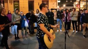 Земляне - "Трава у дома", группа "Висконти" выступает на Невском проспекте в Санкт-Петербурге...