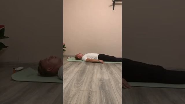 ? Live: Вечерняя нескучная зарядка перед сном [начальный уровень] Делаем вместе! смотреть онлайн