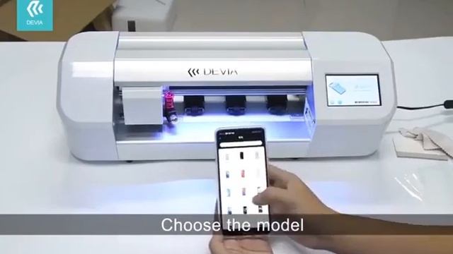 Гидрогелевый плоттер. Плоттер Crystal Mirror cm93 Pro. Плоттер для резки гидрогелевой пленки. Плоттер для резки плёнки модель cа310. Devia плоттер.