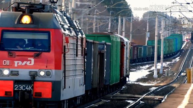 Электровоз 2ЭС4К-011 Дончак с грузовым поездом смотреть онлайн