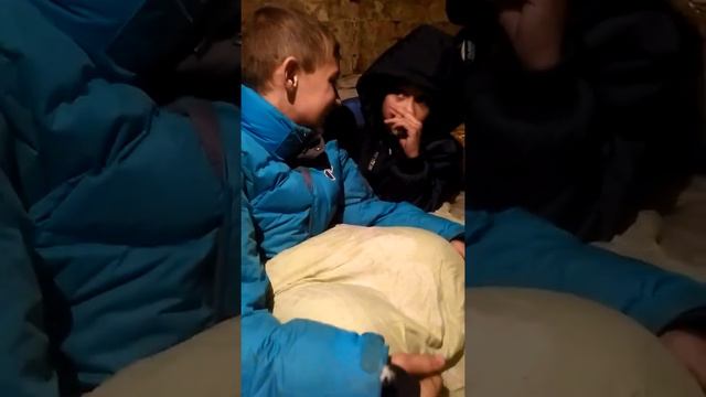 Храбрость наших детей во время воздушной тревоги! Нам надо учиться у них. смотреть онлайн