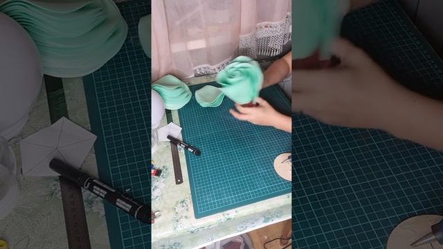 Небольшая роза из изолона для начинающих от А до Я. DIY смотреть онлайн