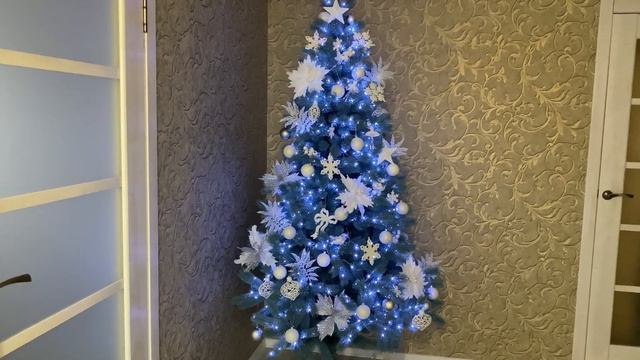 VLOG решилась на ремонт,поставили ёлку и сходили с Дашей в новое кафе? смотреть онлайн