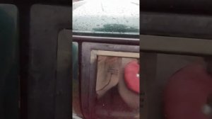 Убираем двухсторонний скотч от ветровиков