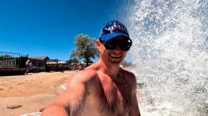 Антоха в отпуске, ч 2. Прогулка по берегу в шторм. Азовское море, ст. Голубицкая, 2024