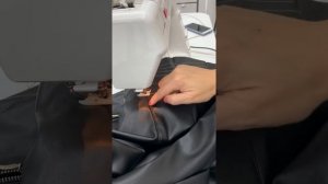 Элемент декора на куртке из кожзама