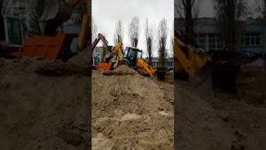 Как полноповоротный ATLAS вытаскивал экскаватора-погрузчика JCB 3CX