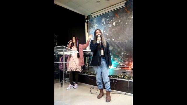 Длинноволосый 43-летний тенор мужчина и сестра-Сердце сердце сердце!
