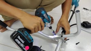 Unbox and Review Makita Cordless Grass Trimmer DUR190UZX5