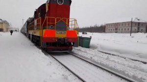 г.Сыктывкар. Вокзал. Смотрим поезда. Тепловоз ТЕП70 0450 и ЧМЭ3 4652.