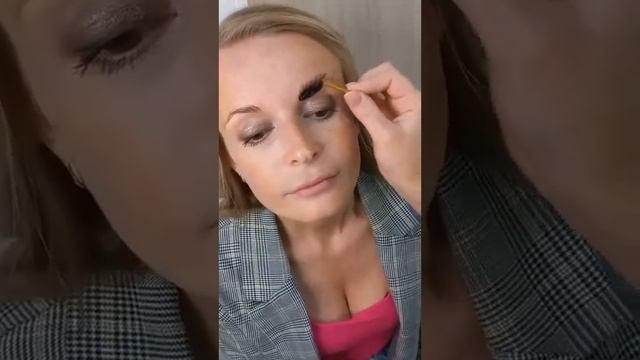 Укладка ламинированных бровей гелем