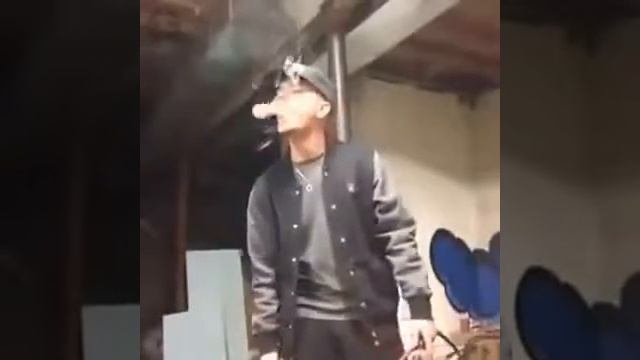 Художественное пускание дымовых колец | EvckackeyGroups смотреть онлайн