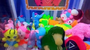 Хватайка на позитиве / Играем в автомат с игрушками