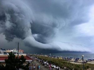 В Японии после землетрясения началось цунами. Жуткие кадры