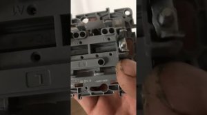 Как от розетки протянуть провод  к двух клавишному выключателю