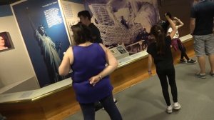 Статуя Свободы. Осмотр снаружи и внутри, сверху и снизу. Посещение старого и нового музея статуи.