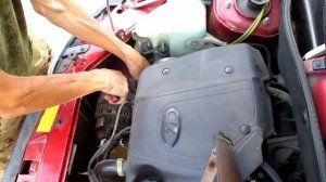 Грызет ремень генератора на Калине. Замените дистанционную шайбу.