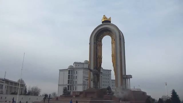 Explanation of Somoni Monument   City Tour   Dushanbe   Tajikistan   Jan 2016 смотреть онлайн