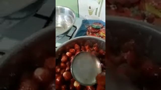Клубничное варенье без варки клубники)))