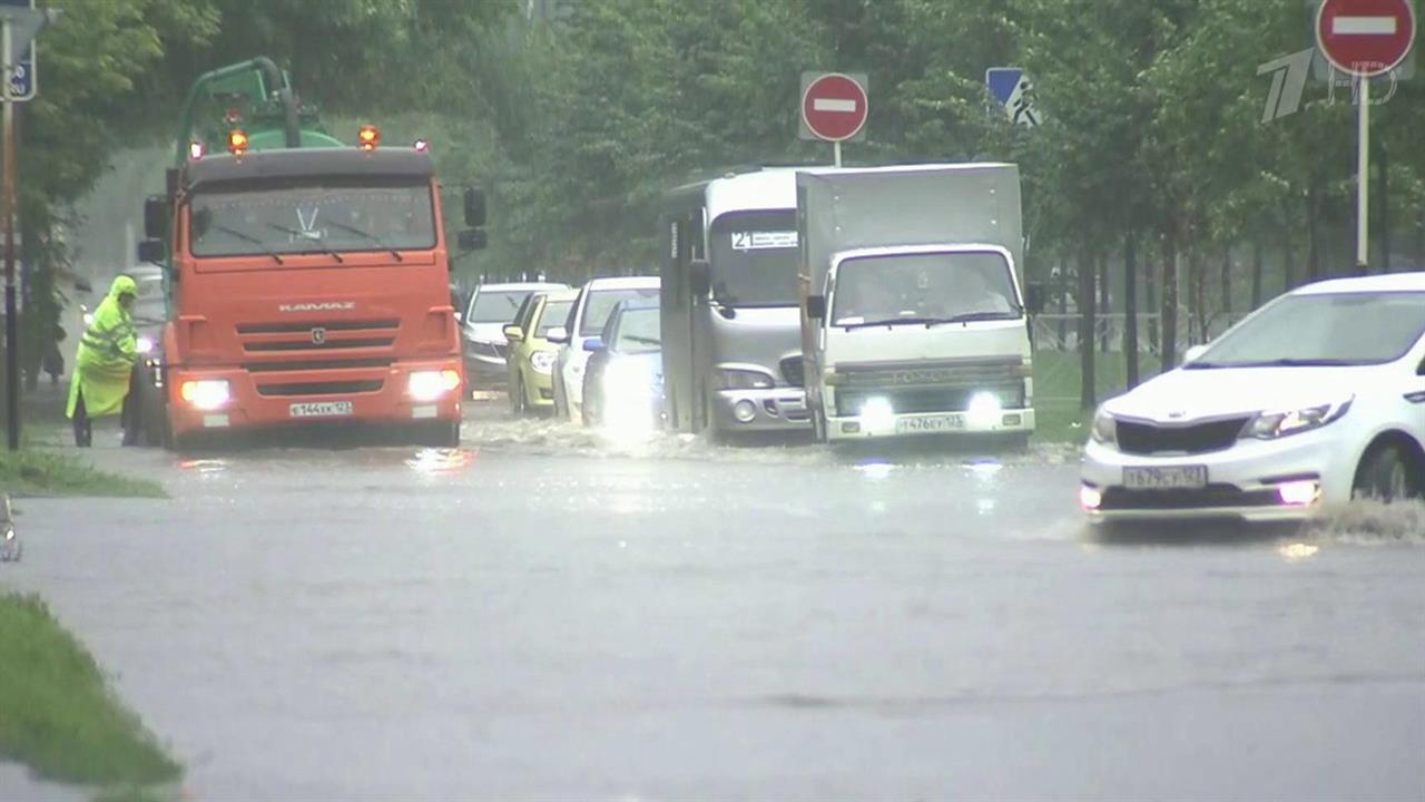 Краснодар приходит в себя после потопа, который накрыл половину города