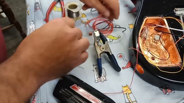 Fishman Fluence Modern Humbucker set installation - PLUS - Copper Shielding to kill the RF noise смотреть онлайн