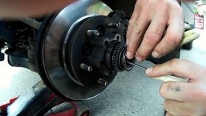 Опель Фронтера.  Снимаем хабы