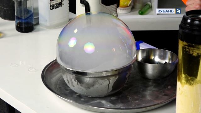 Как сделать мыльный пузырь, который невозможно лопнуть? Расскажет профессор Евгений смотреть онлайн